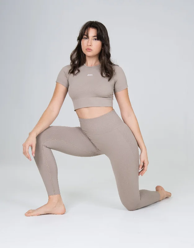 Premium Seamless V6 Cropped Tee - Akira (Beige)