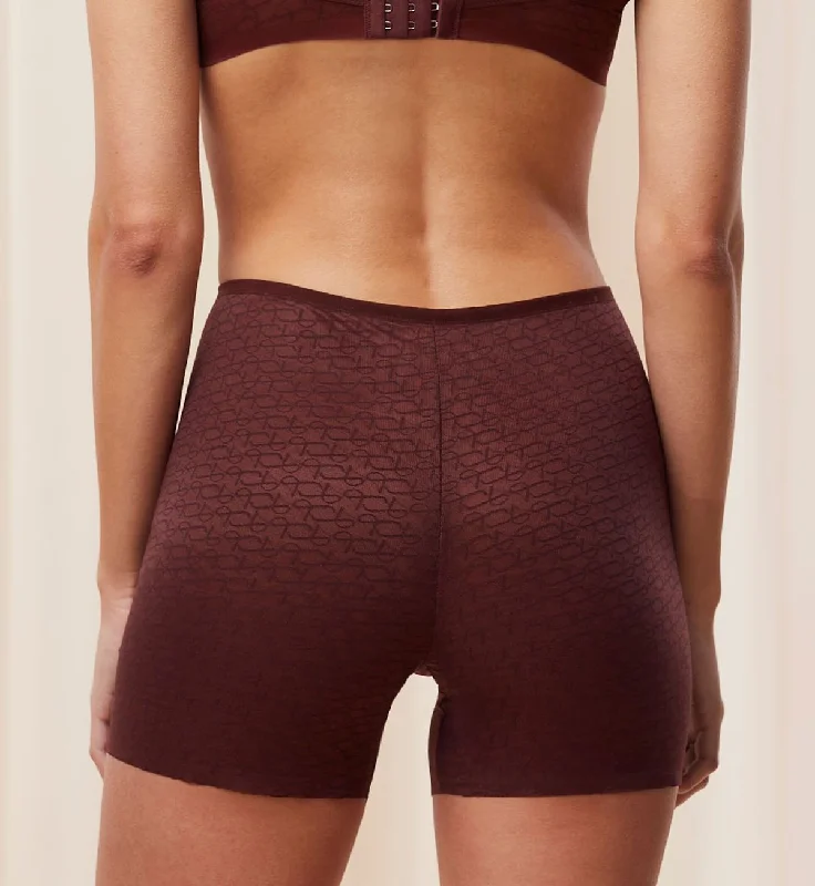 SIGNATURE SHEER SHORT