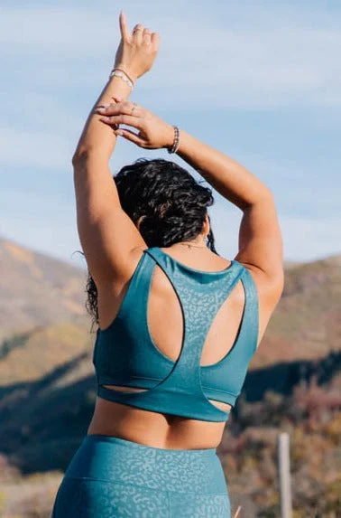 Resilience Sports Bra in Jade Leopard